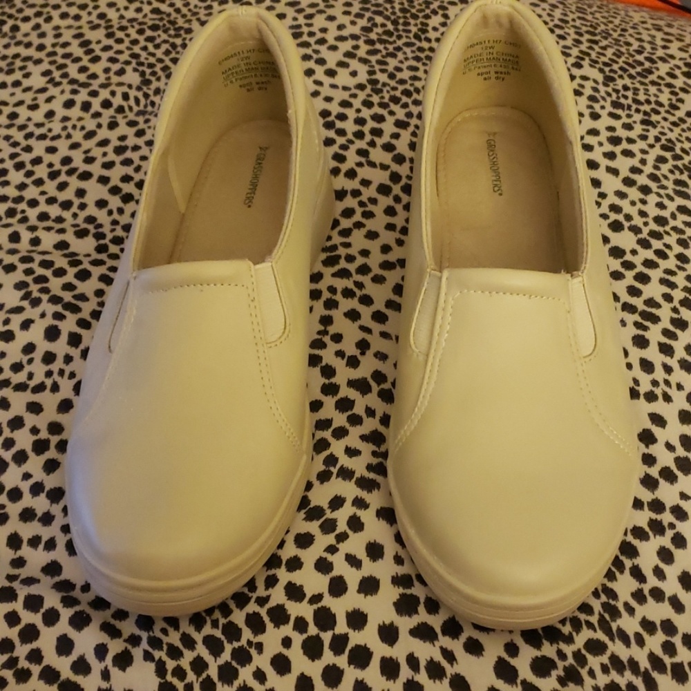 12W Grasshoppers Offwhite Flats